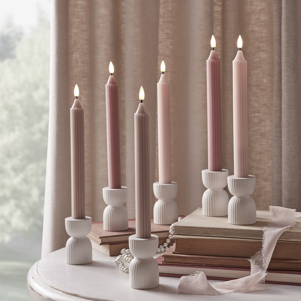 6er Set TruGlow® LED Stabkerzen Echtwachs rosa geriffelt mit Kerzenständern und Fernbedienung