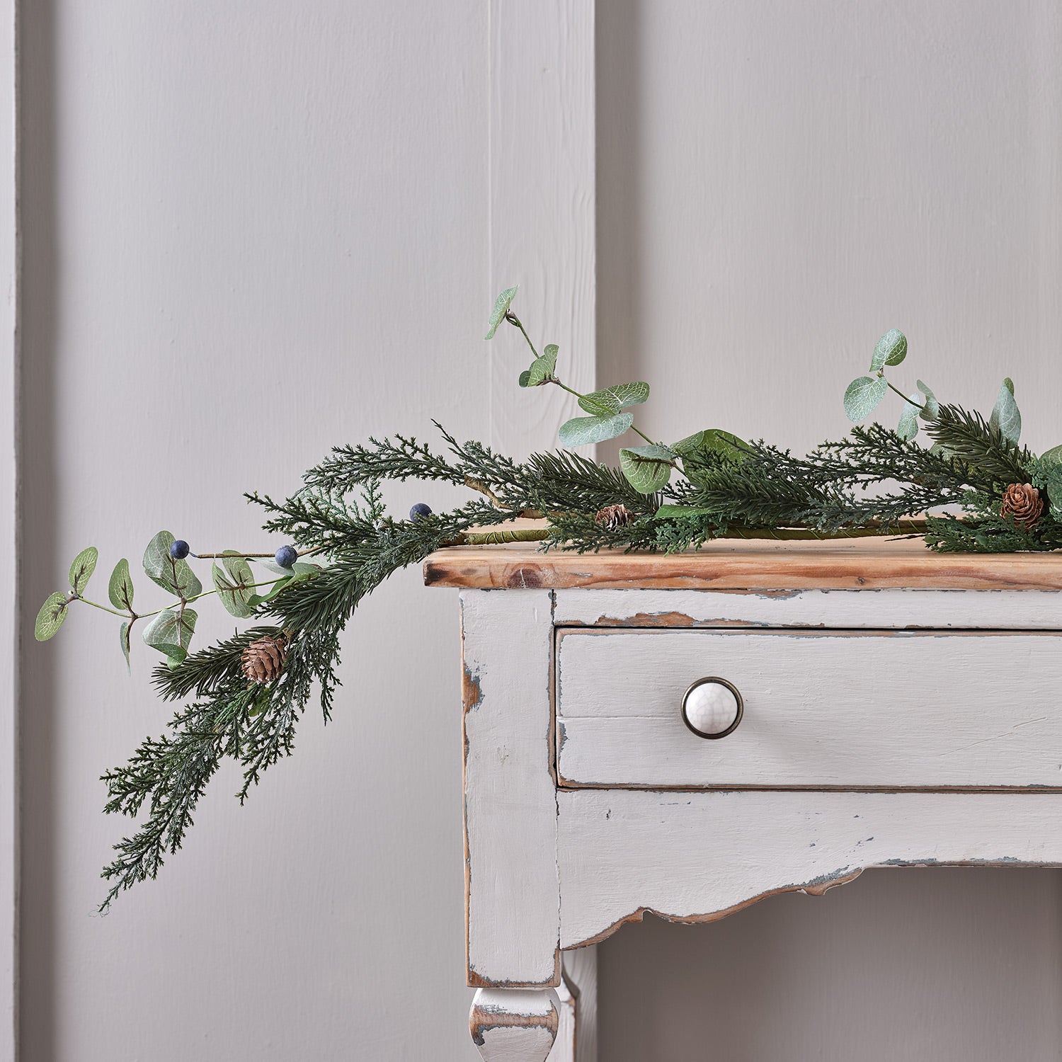 Handgemachte Weihnachtsgirlande Mit Tannenzapfen – Rot & Gold, 61 Cm, Mit Juteschleife & 'Noel'