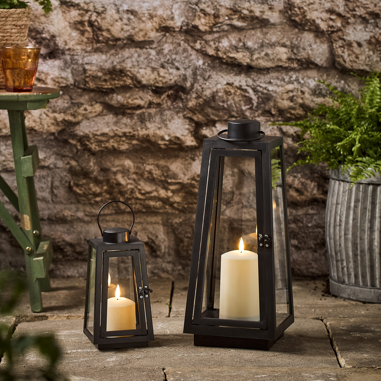 Kleine Capri Gartenlaterne mit TruGlow® LED Kerze schwarz