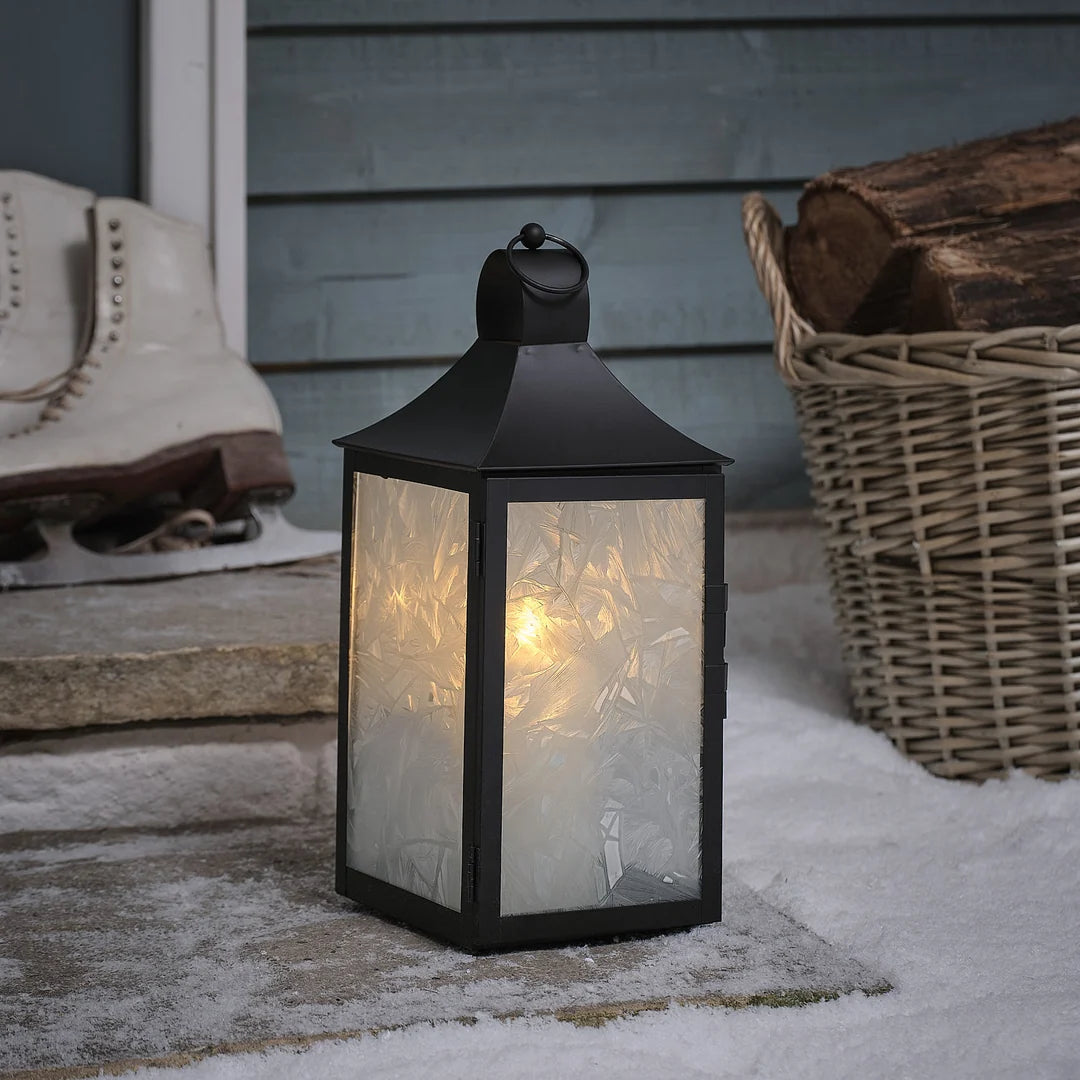 Schwarze Senja Glaslaterne mit TruGlow® Outdoor Kerze und Frosteffekt