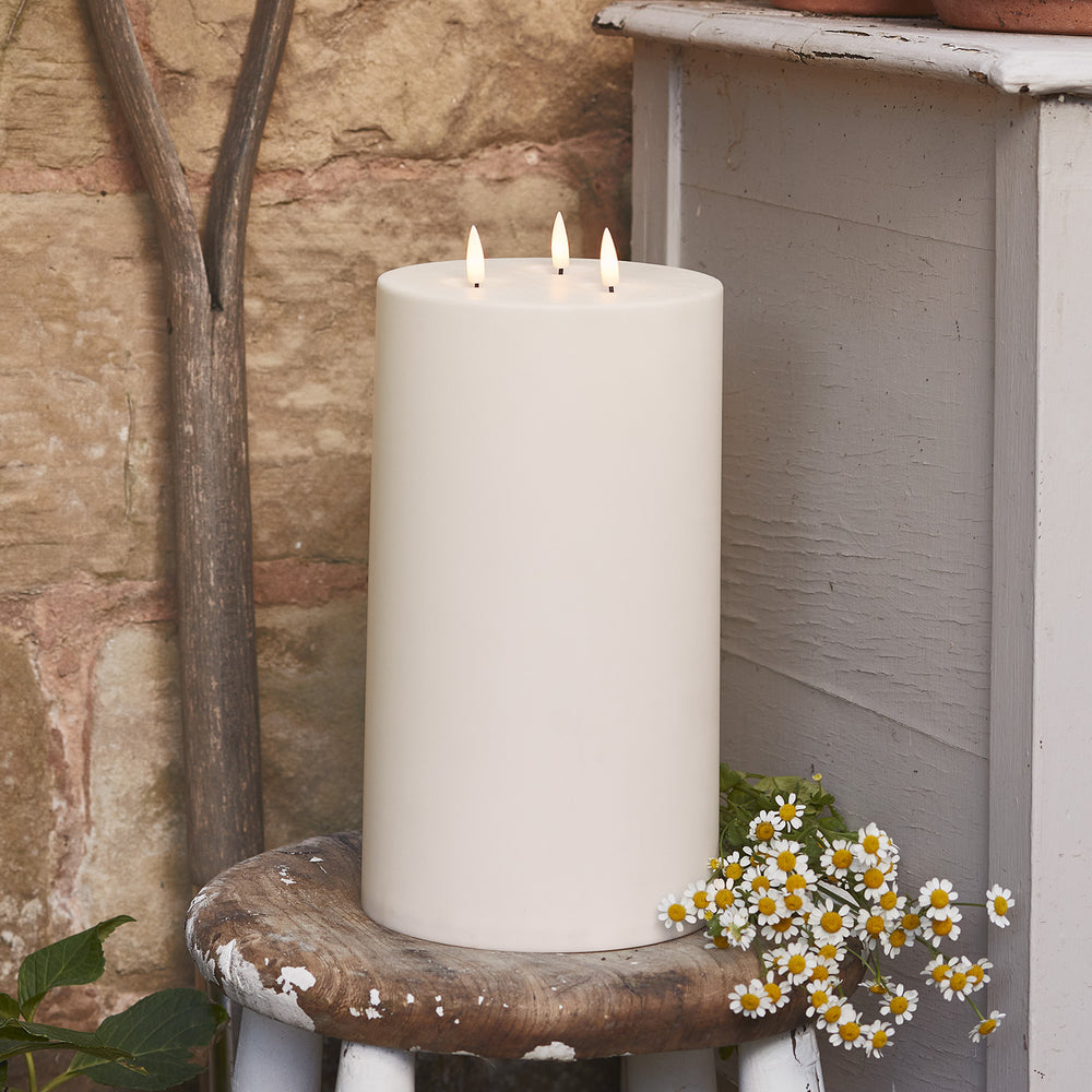 TruGlow® dreidochtige LED Outdoor Kerze 28cm mit Fernbedienung