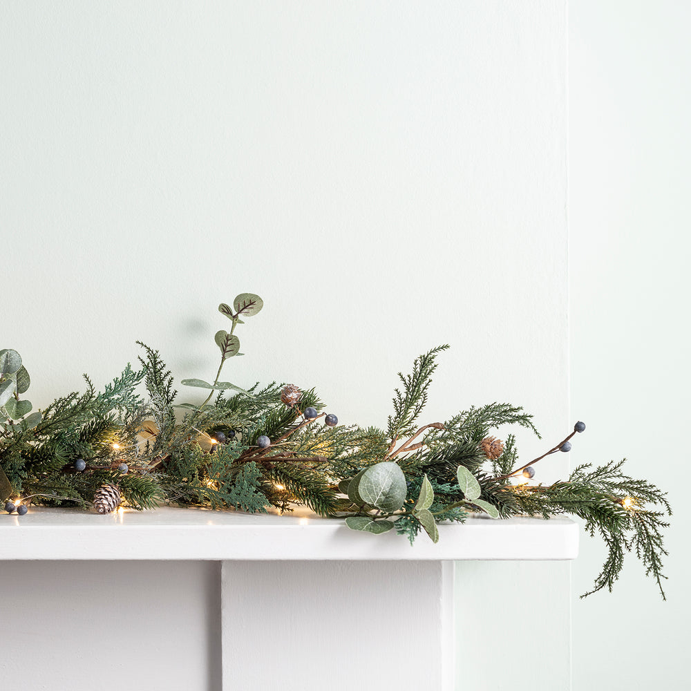 2m Beeren und Tannenzapfen Weihnachtsgirlande mit Beleuchtung