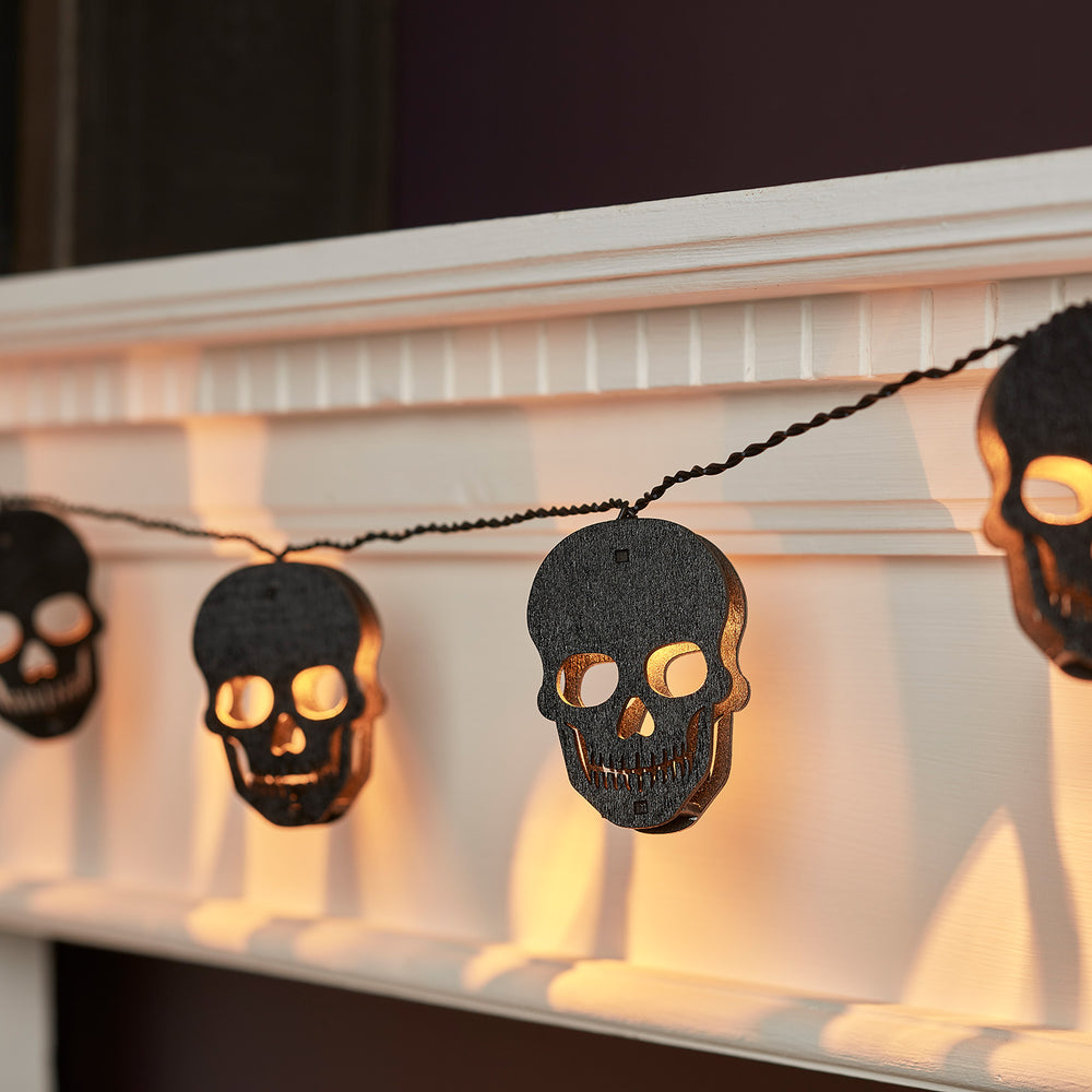 10er Halloween Lichterkette Totenköpfe aus Holz