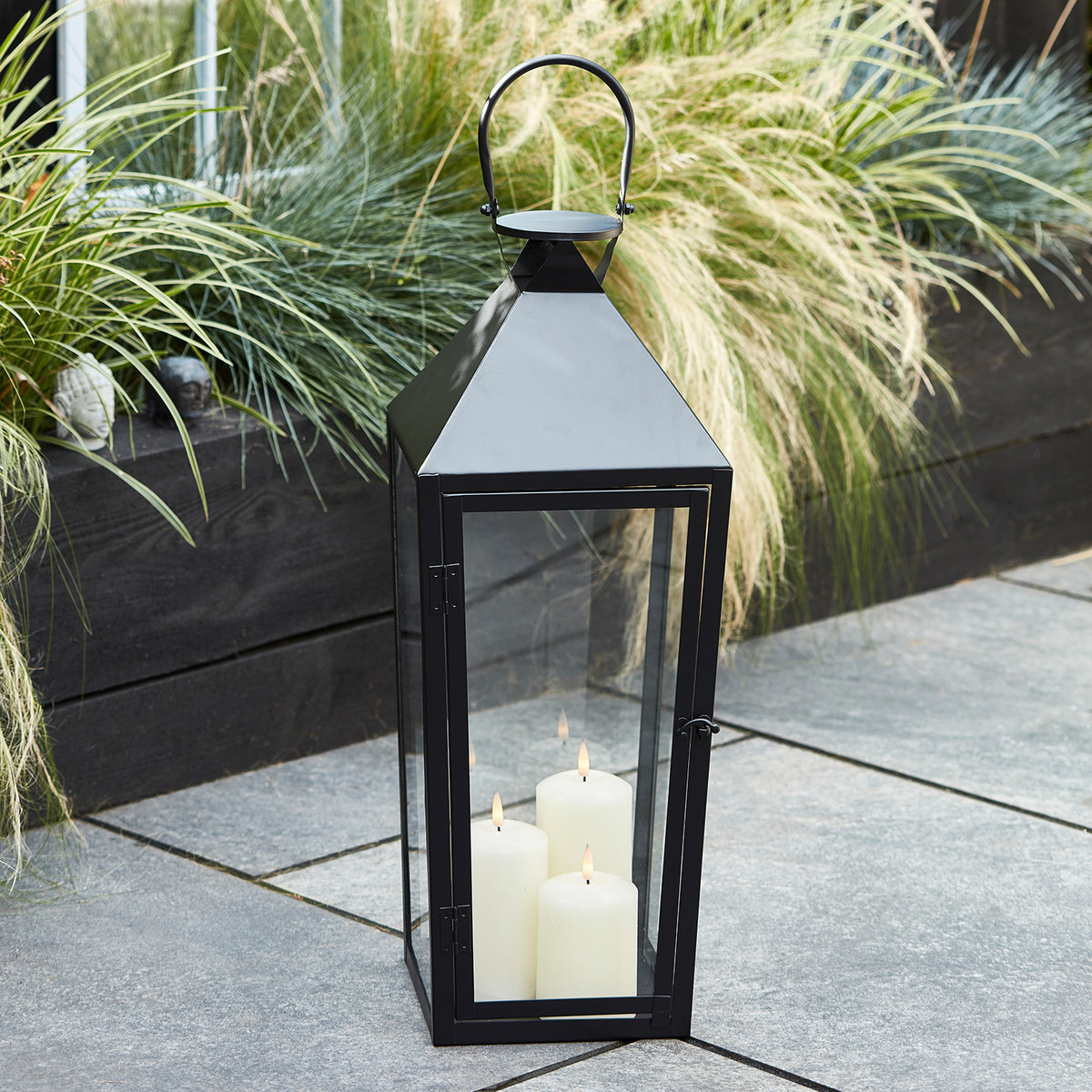 Cairns Metall Laterne in Schwarz mit 3 TruGlow® Outdoor Kerzen