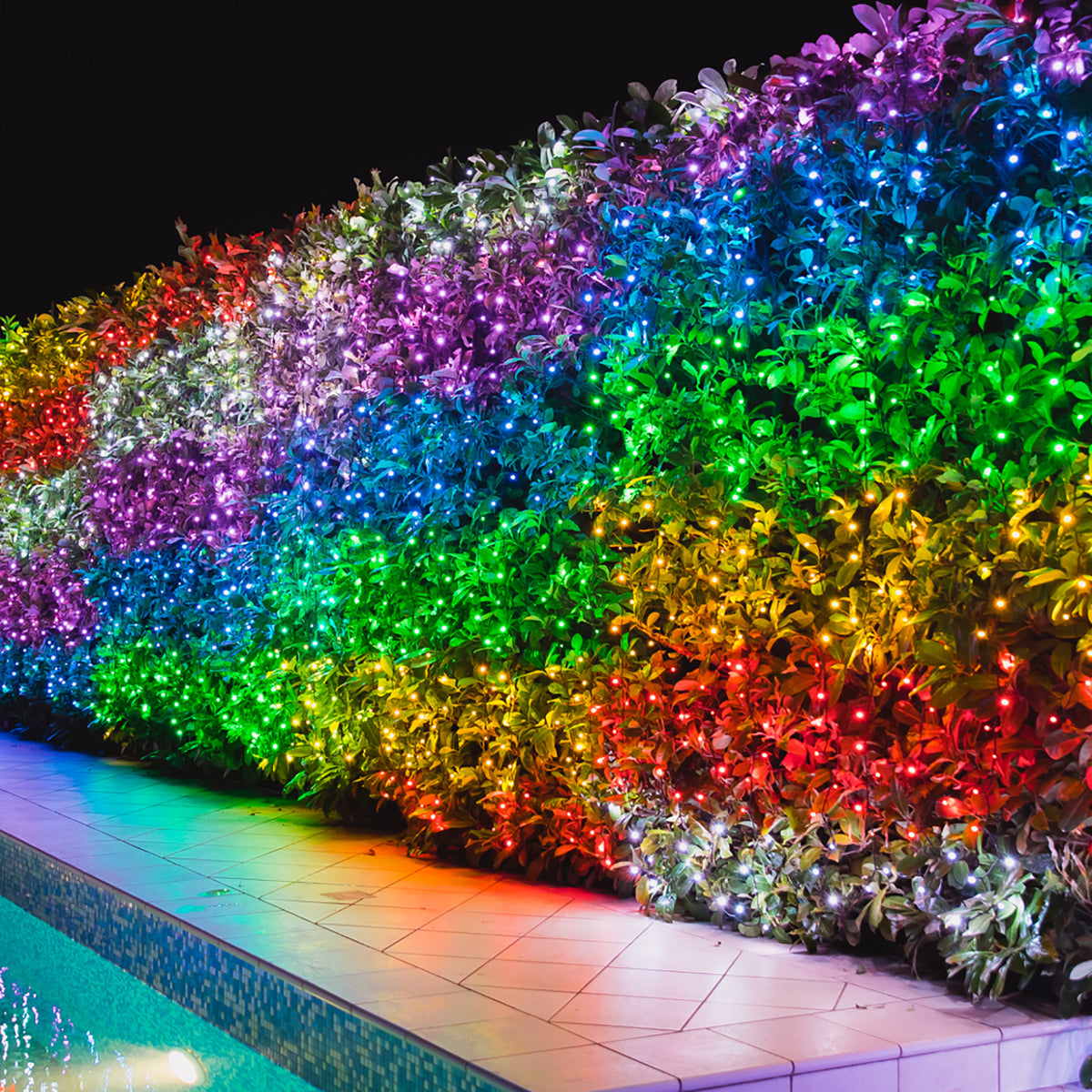 Twinkly smarter Lichtervorhang Bunt und Weiß Edition mit 210 LEDs