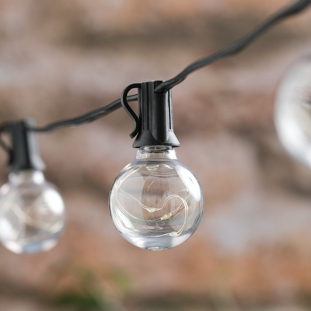 Solar-Lichterkette mit 10 transparenten warmweißen Mikro-LED-Lämpchen unbeleuchtet