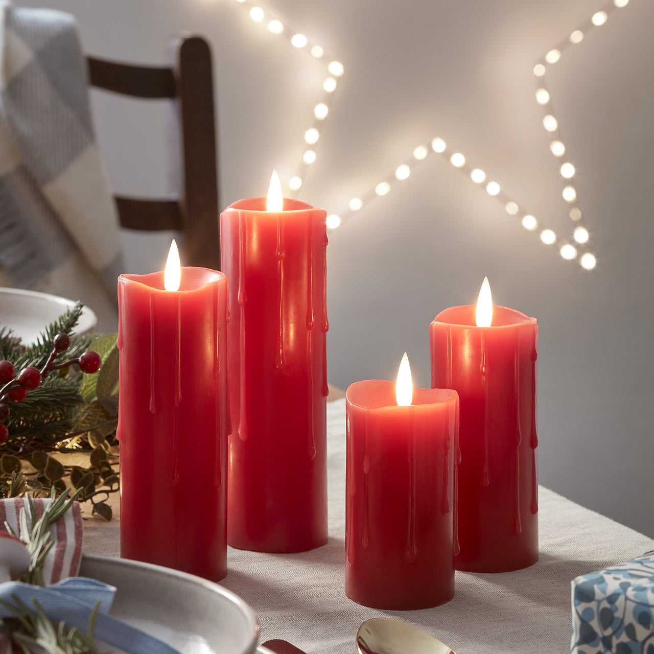 4er Set TruGlow® LED Kerzen Echtwachs rot schmal mit Wachstropfen