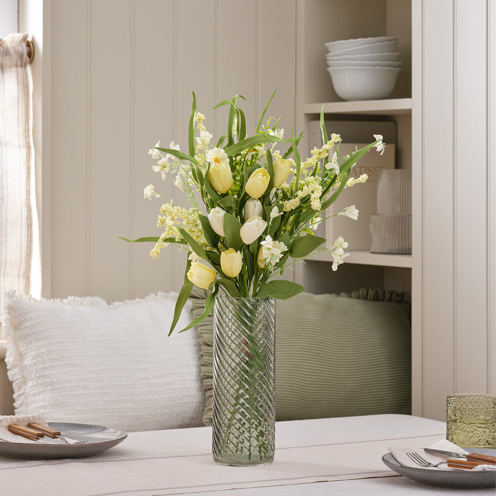 Künstlicher Tulpenstrauß mit Vase und Gänseblümchen in Buttergelb & Salbeigrün