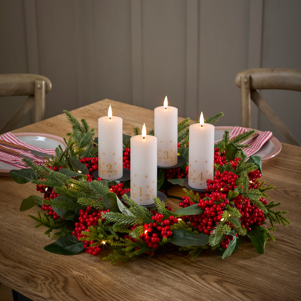 50cm roten Beeren Weihnachtskranz beleuchtet inkl. Kerzenständer & 4er Set TruGlow® LED Adventskerzen