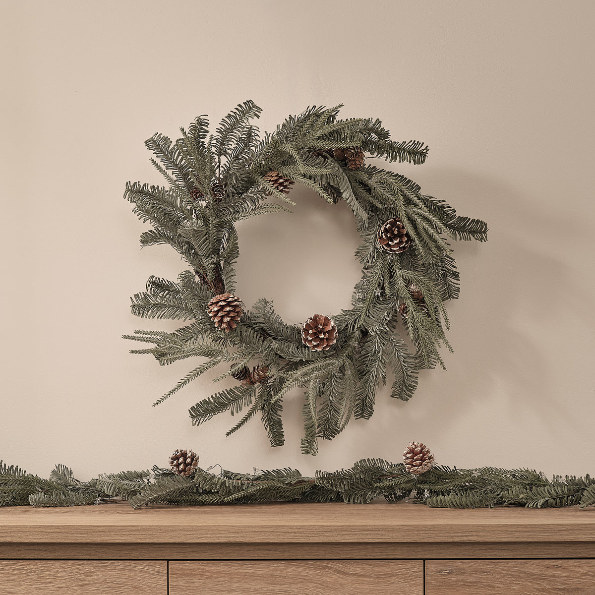 Once Upon a Star LED-Weihnachtskranz und LED-Girlande im Set