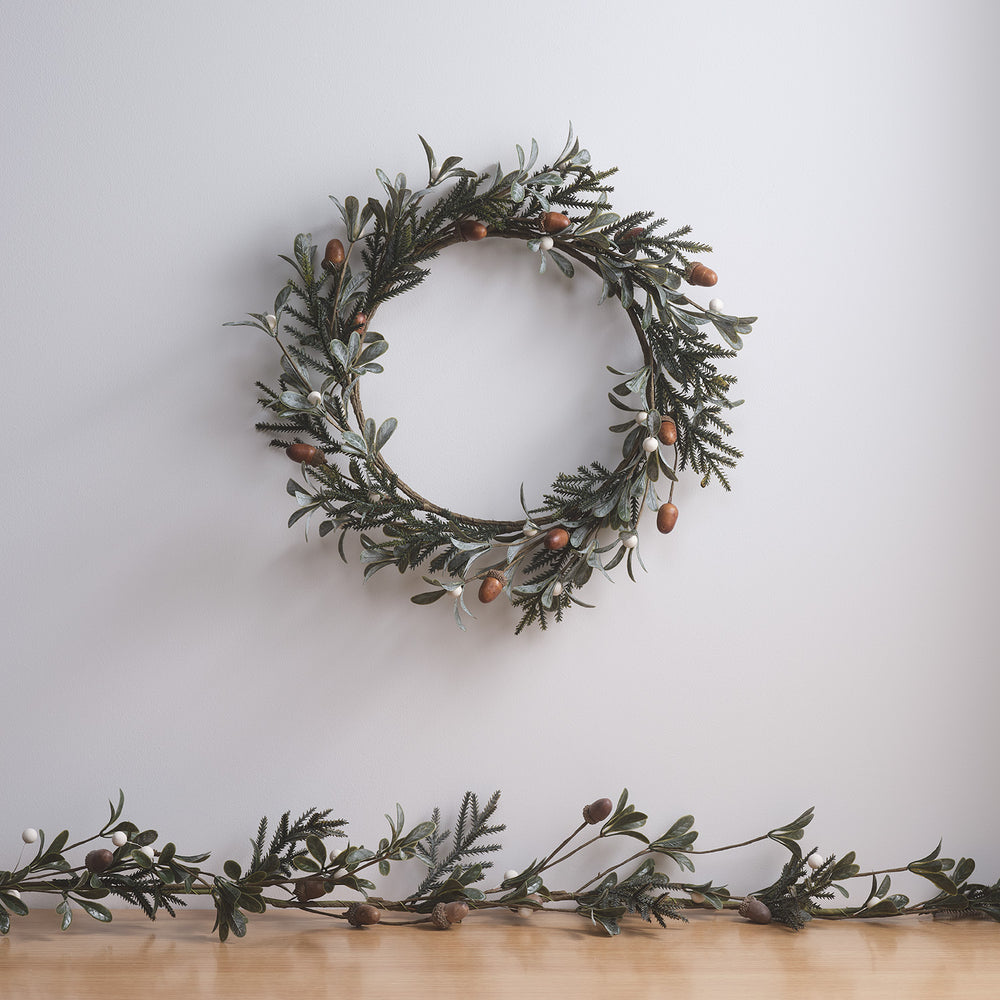 40cm Weihnachtskranz Eicheln und weiße Beeren