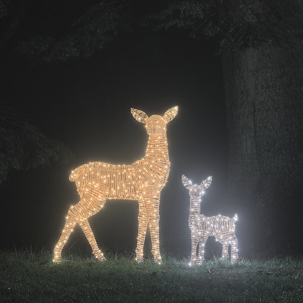 2er Set Leyburn Rattan LED-Rentiere Hirschkuh XL und Rehkitz mit 510 Mikro-LEDs und Timer