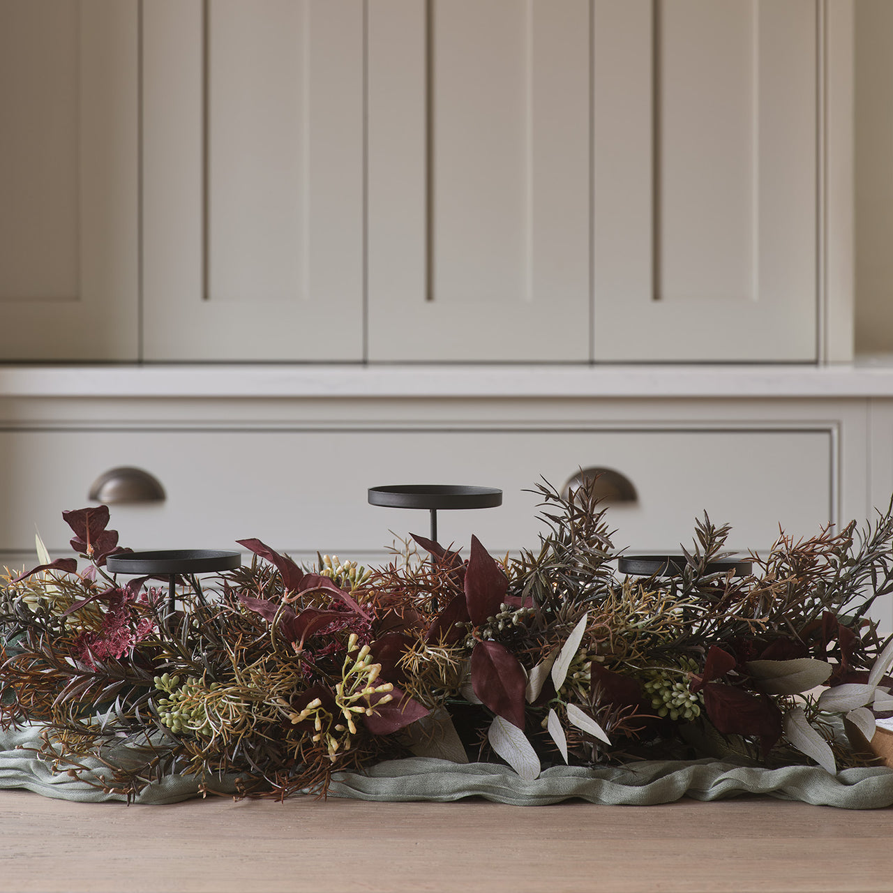 70cm Herbst- und Winter Trio Kerzenhalter