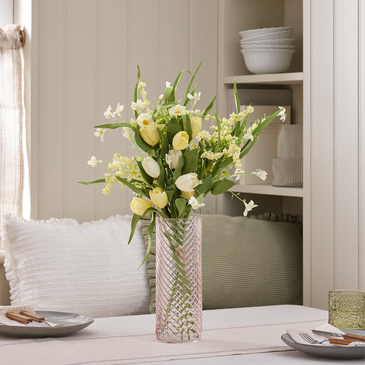 Künstlicher Tulpenstrauß mit Vase im Set in Buttergelb & Blush Pink