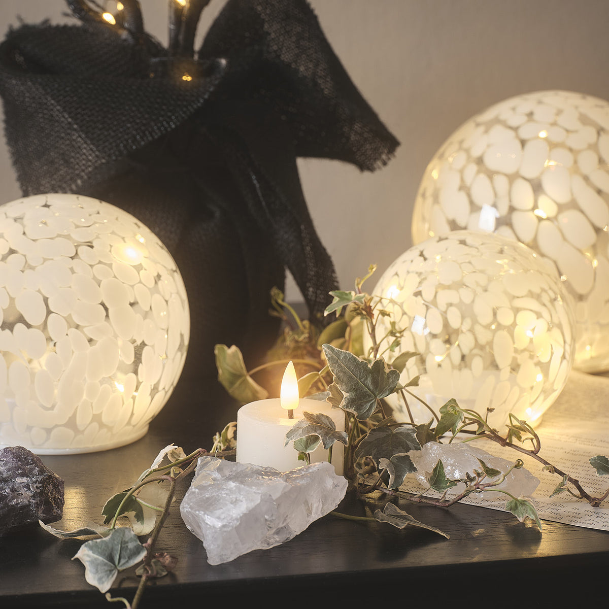 10 cm LED-Glaskugel aus Konfettiglas mit Timer
