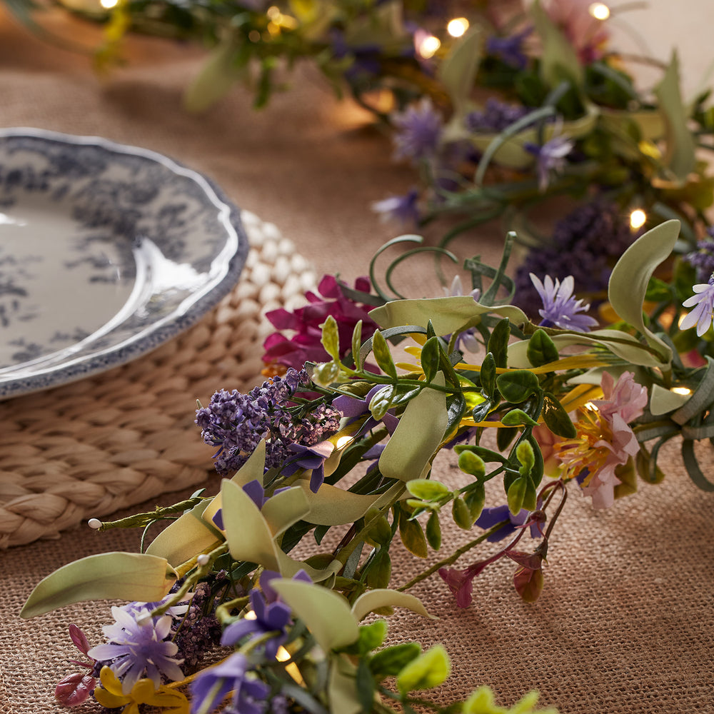 1,5m Frühlingsgirlande Lavendel und Blumen mit Beleuchtung