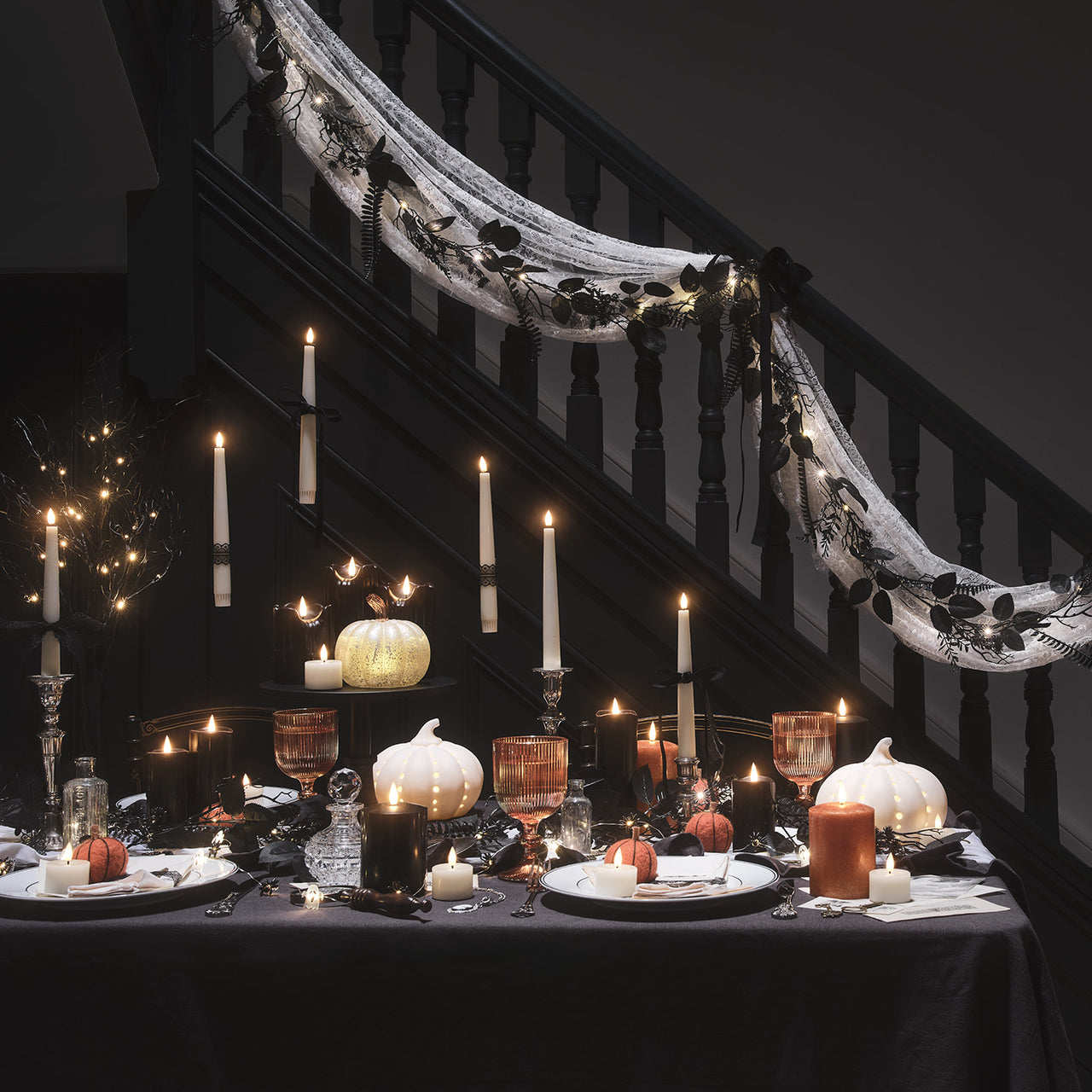 HA25012_1_8m-halloweengirlande-schwarzes-laub-mit-beleuchtung_14