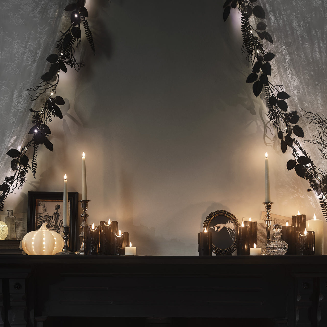 HA25012_1_8m-halloweengirlande-schwarzes-laub-mit-beleuchtung_15