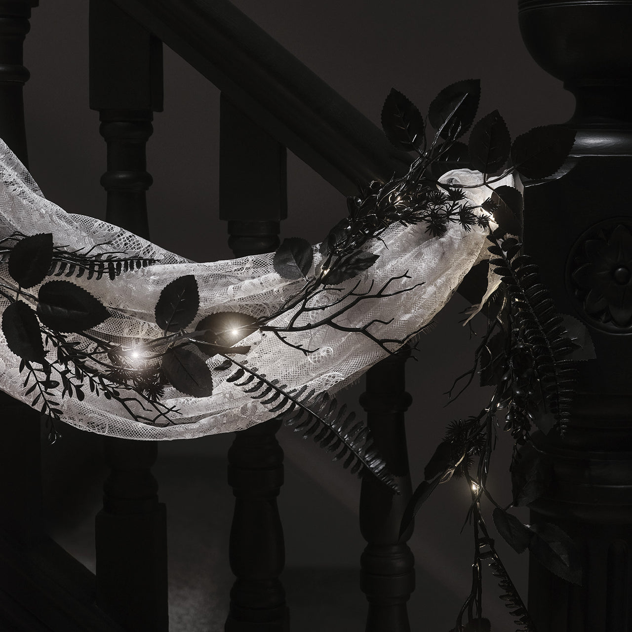 1,8m Halloweengirlande schwarzes Laub mit Beleuchtung