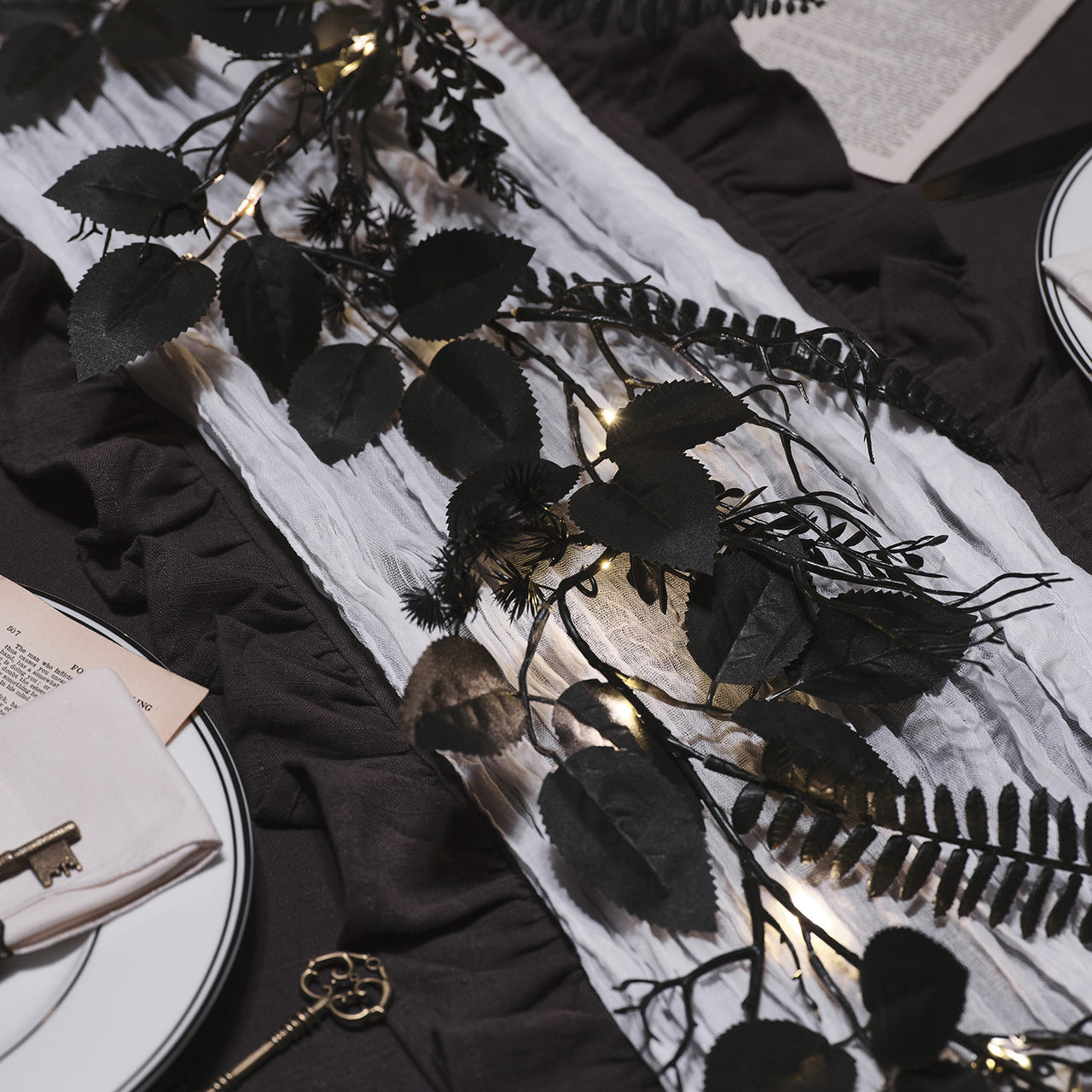 1,8m Halloweengirlande schwarzes Laub mit Beleuchtung