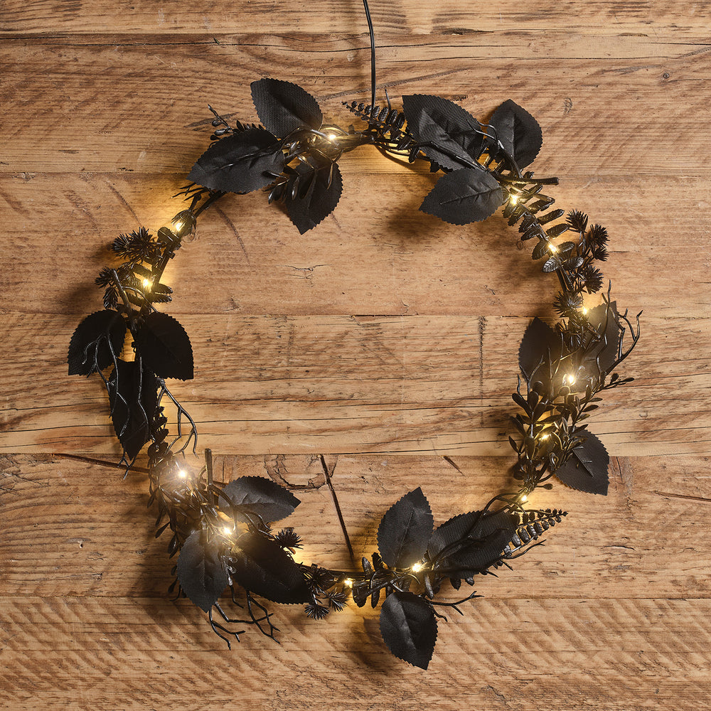HA25013-_30cm_Halloweenkranz_schwarzes_Laub_mit_Beleuchtung_2