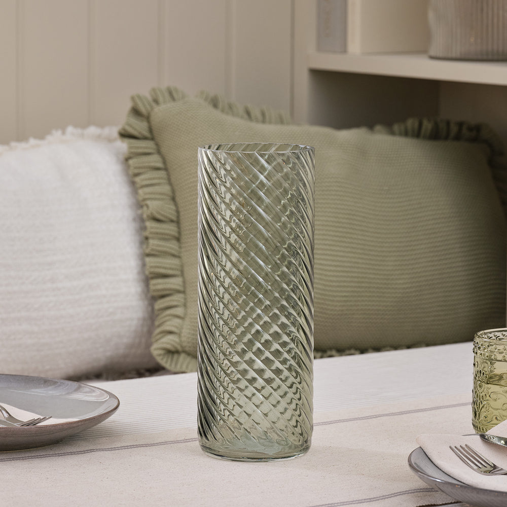 Grüne Glasvase mit Struktur