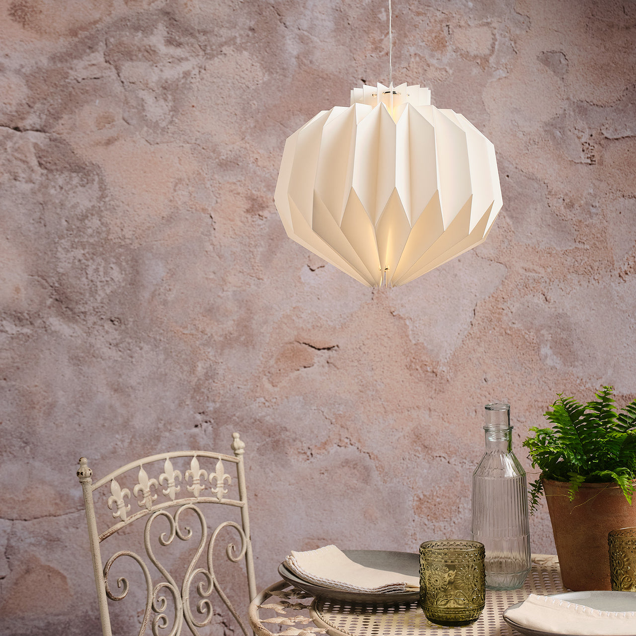 Batteriebetriebene LED-Papier-Pendelleuchte Shrewsbury in Warmweiß