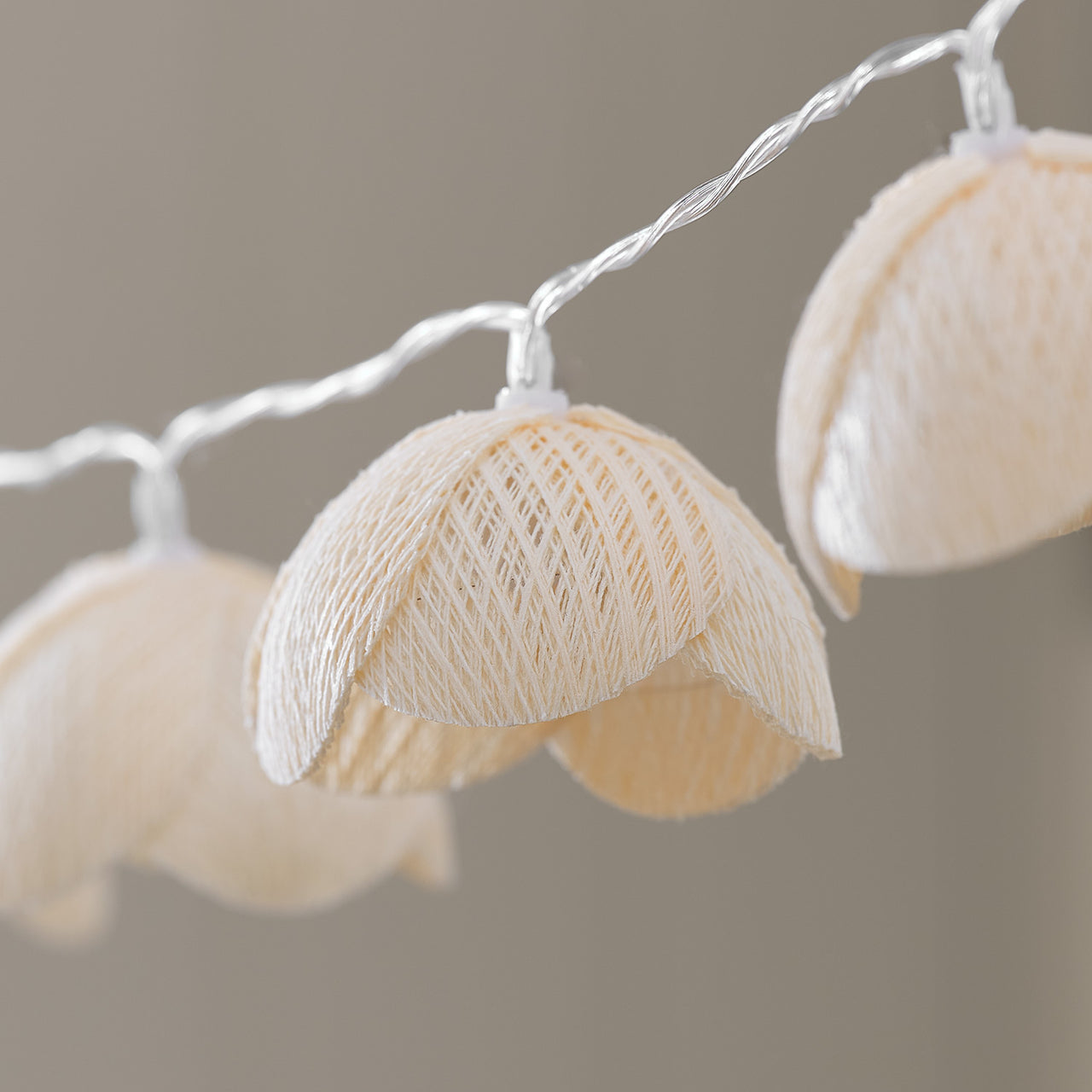 LED-Wiesenblumen-Lichterkette mit Timer in Warmweiß