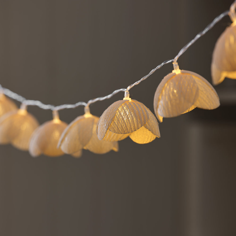 LED-Wiesenblumen-Lichterkette mit Timer in Warmweiß