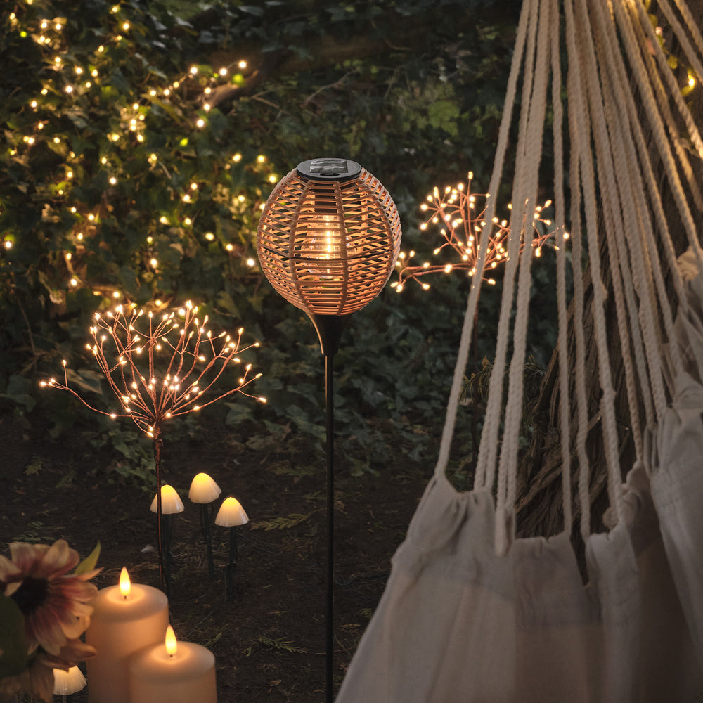 Solar-Gartenstecker in Rattan-Optik mit warmweißer LED