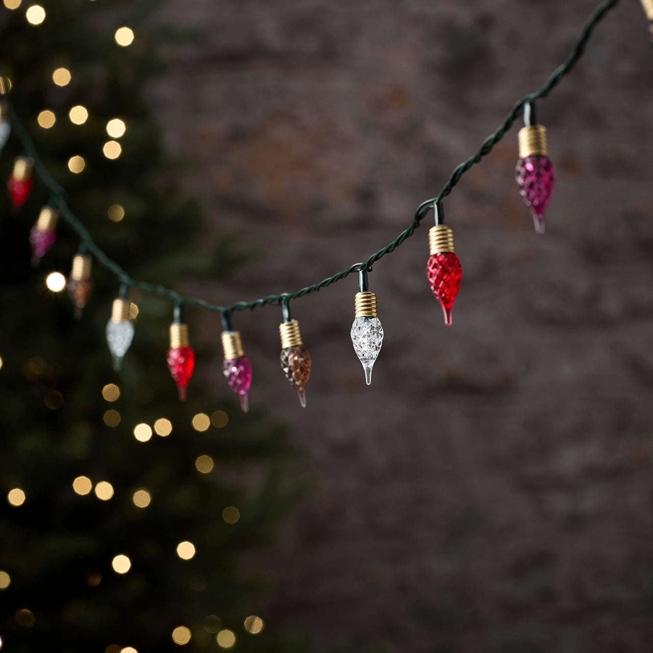 Rote Vintage LED-Lichterkette in Tropfenform mit Twinkle-Effekt und grünem Kabel unbeleuchtet