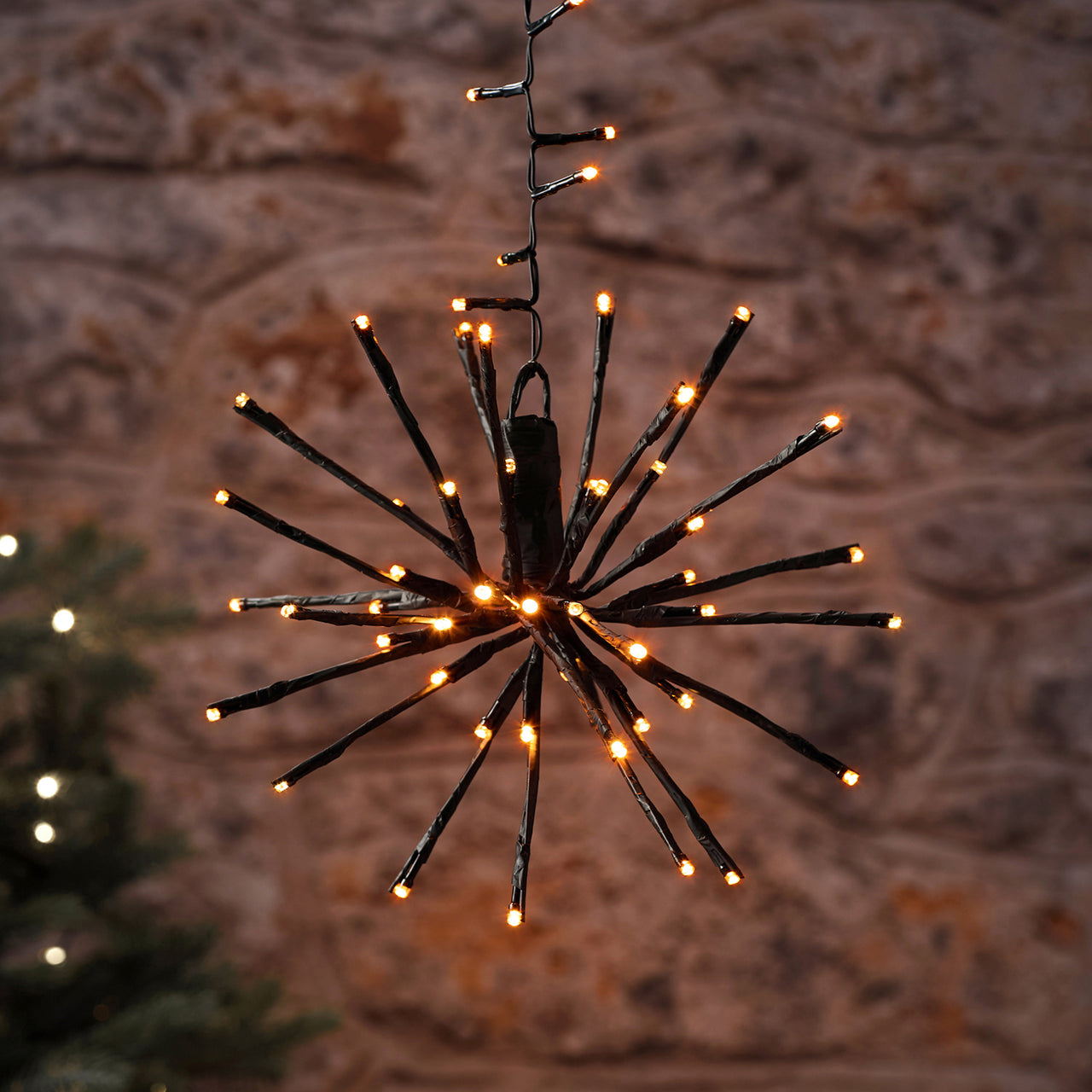 Warmweiße LED-Starburst-Hängedeko für Bäume außen mit Blinkeffekt unbeleuchtet