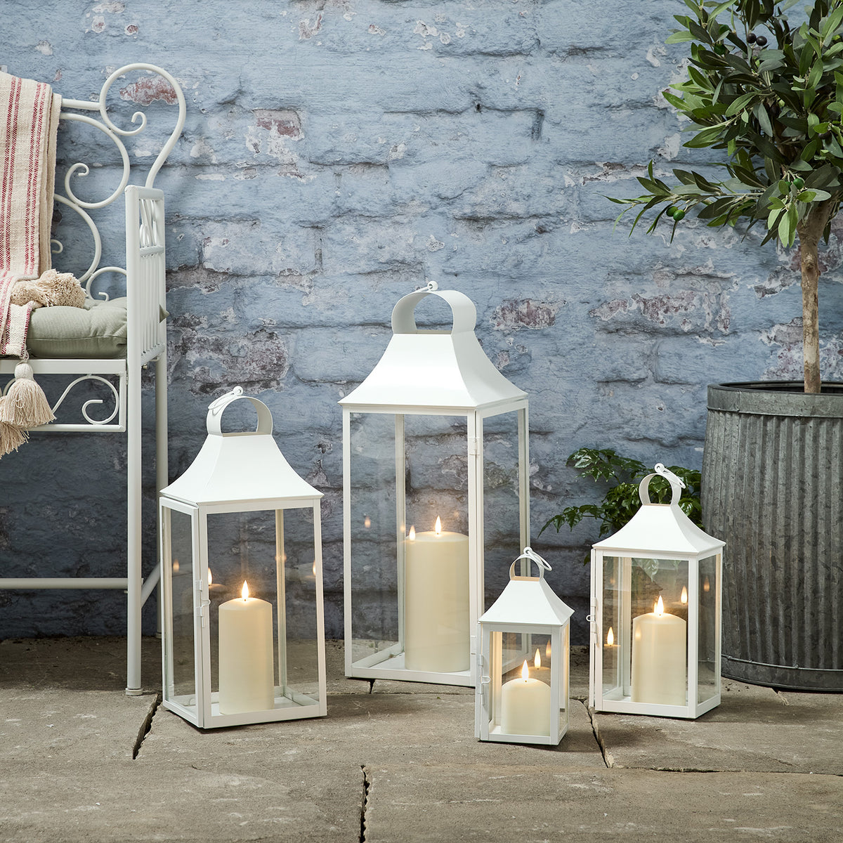 45cm Albury Gartenlaterne weiß mit TruGlow® Flamme