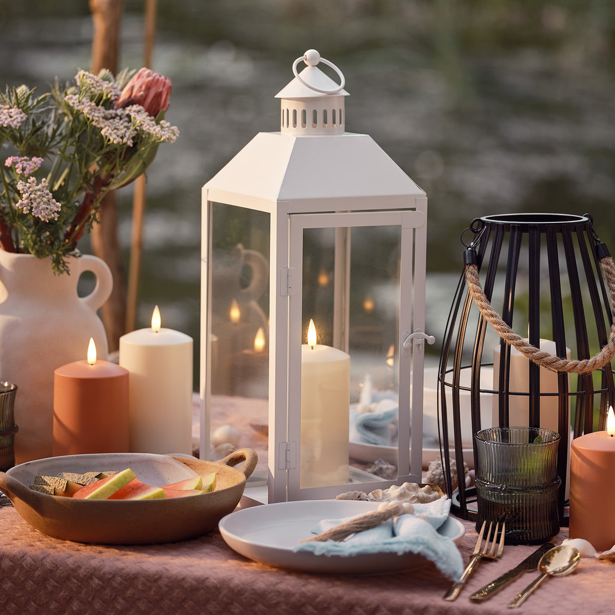 2er Set Perth Metall Laternen weiß mit TruGlow® Outdoor Kerzen