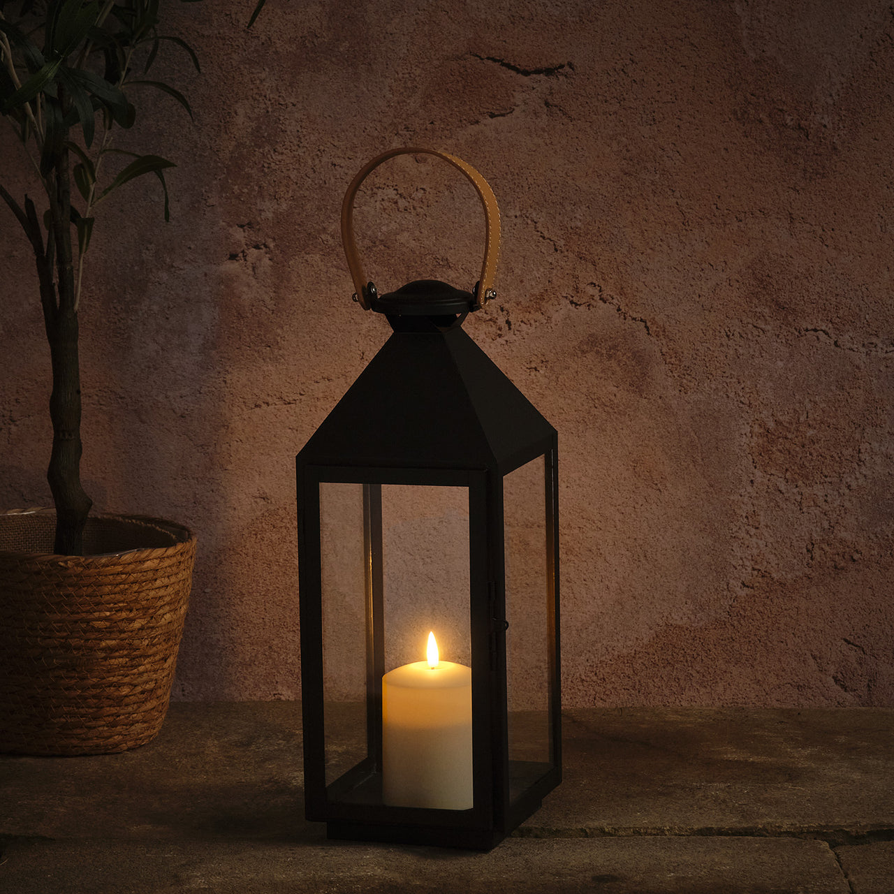 Schwarze "Brixham" TruGlow® LED-Laterne mit Ledergriff