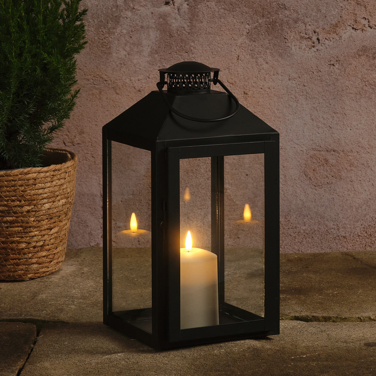 Große schwarze "Seaton" Laterne mit TruGlow® LED-Kerze