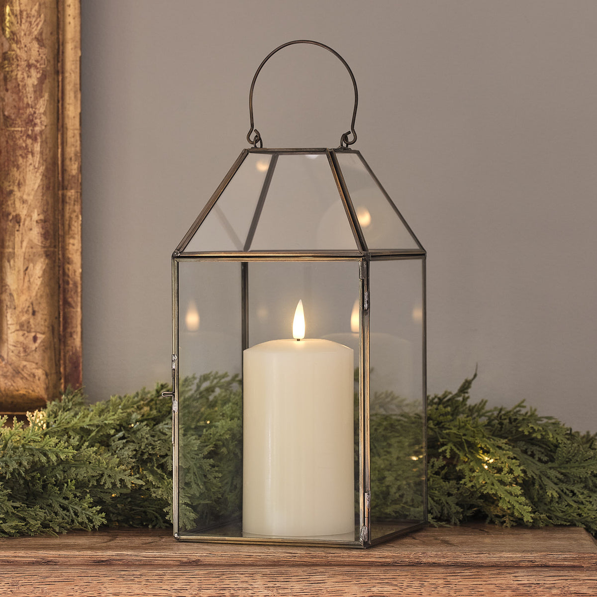 2er Set Vicarage LED-Laternen in Gold mit TruGlow® Kerzen und Fernbedienung