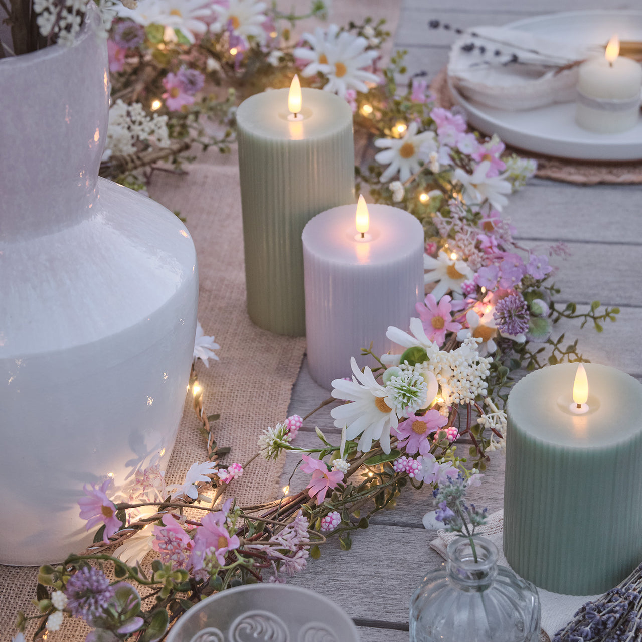 2er Set LED-Blumenkranz & Girlande mit Margeriten in Pastell