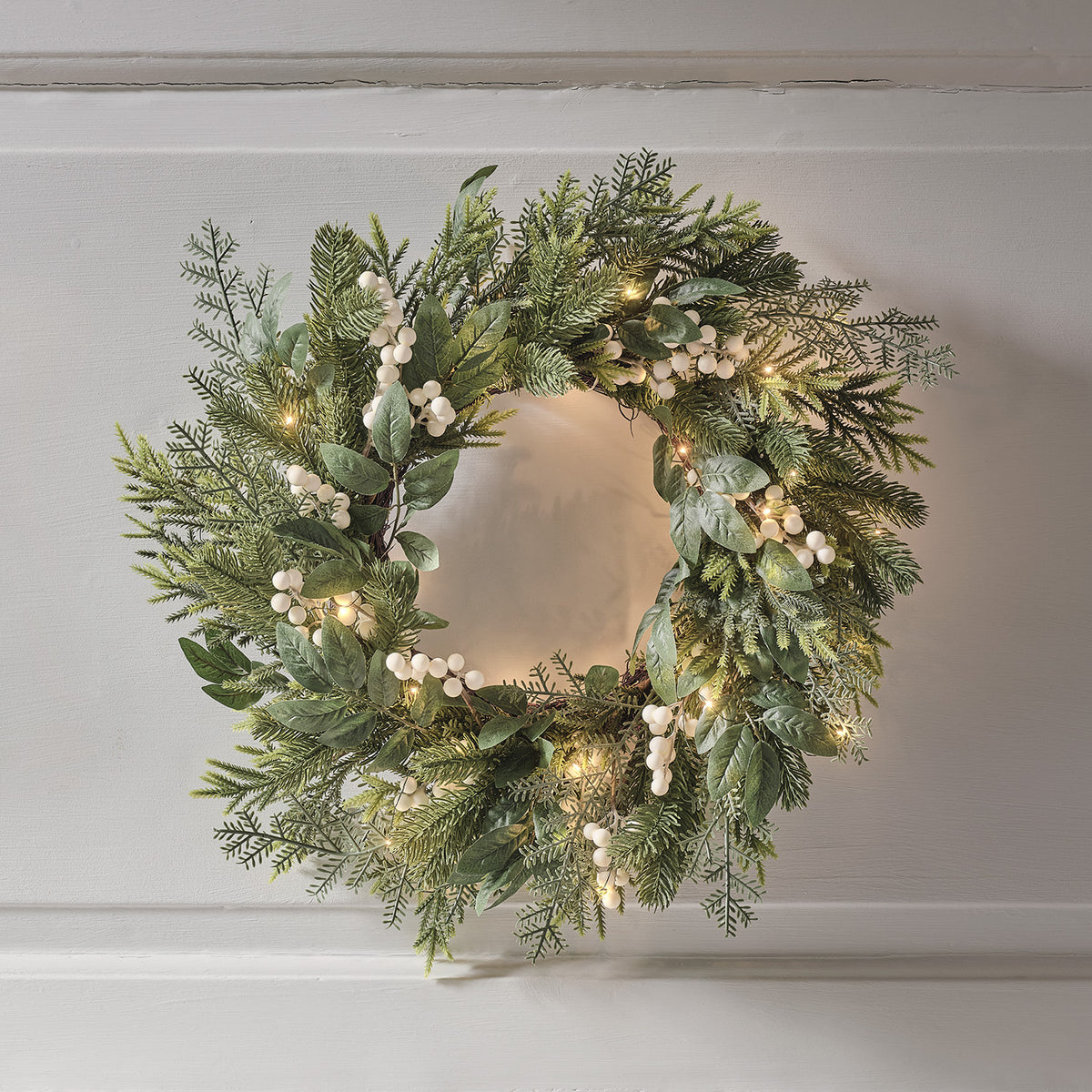 40cm Weihnachtskranz weiße Beeren mit Beleuchtung