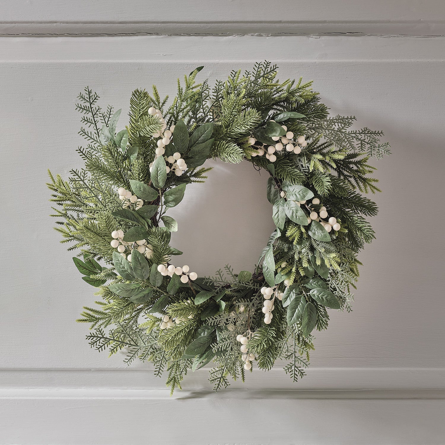 Künstlicher Weihnachtskranz Mit Tannenzapfen – 55,9 Cm, Für Tür & Wand