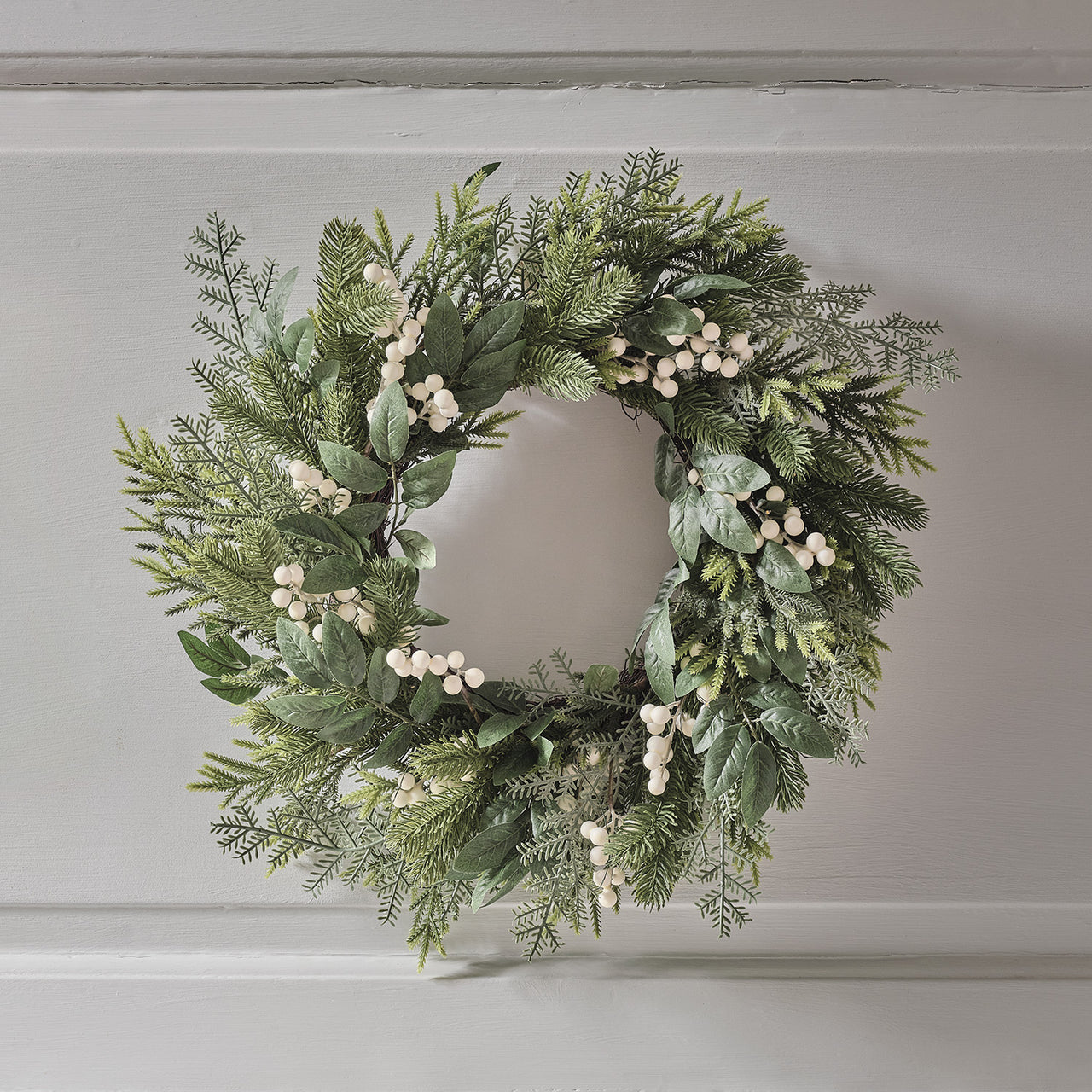 40cm Weihnachtskranz weiße Beeren mit Beleuchtung