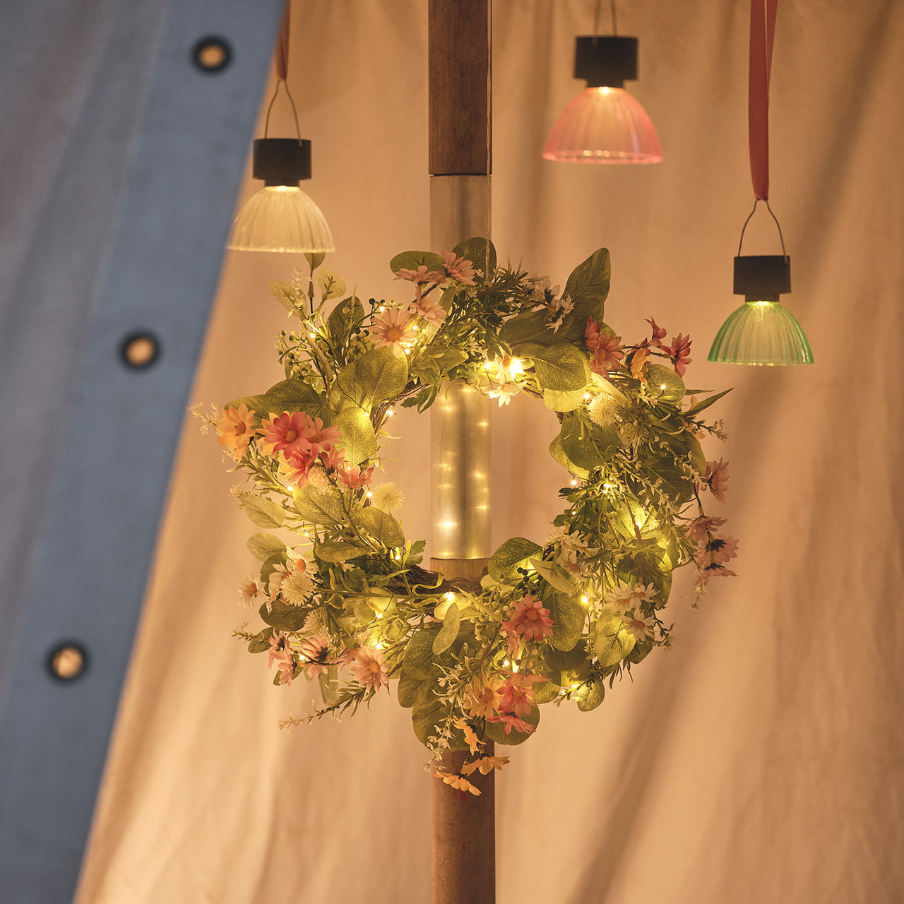 Beleuchteter 40cm LED‑Frühlingskranz mit Gänseblümchen & Timer