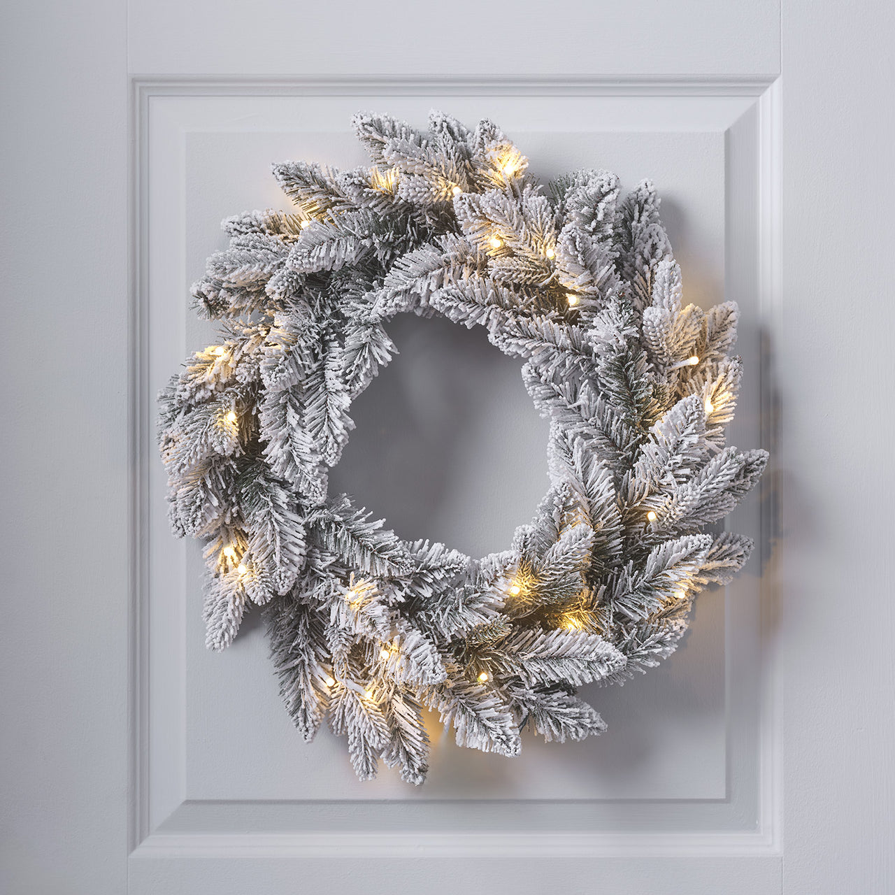 50cm verschneiter Weihnachtskranz mit Beleuchtung