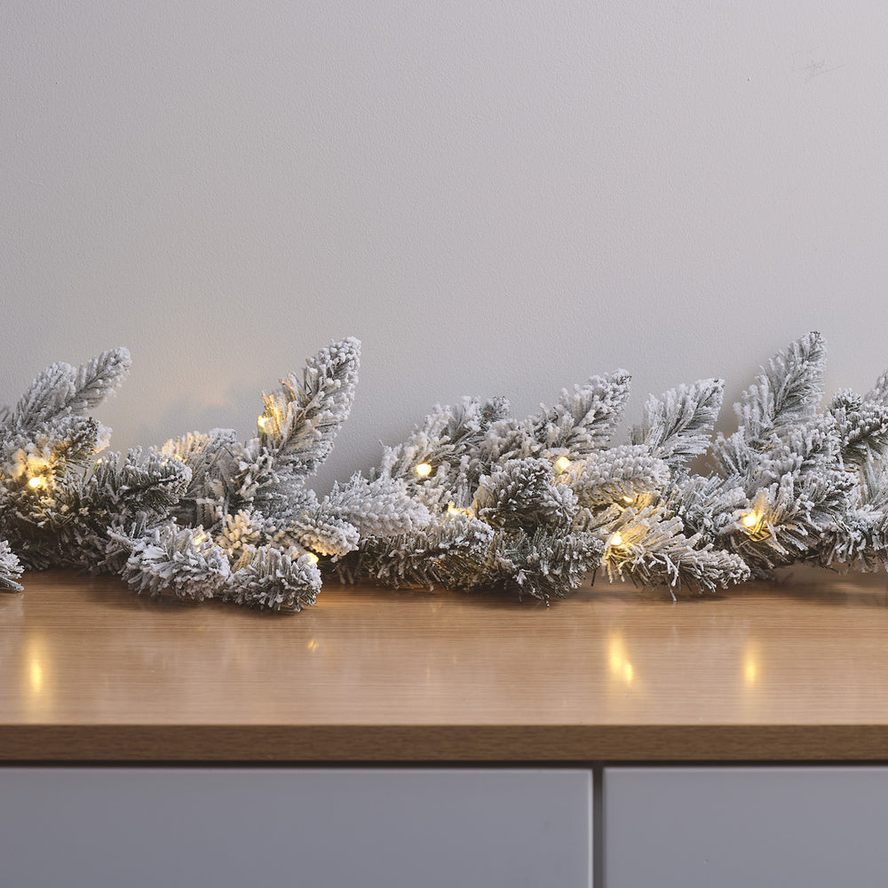 1,5m verschneite Weihnachtsgirlande mit Beleuchtung