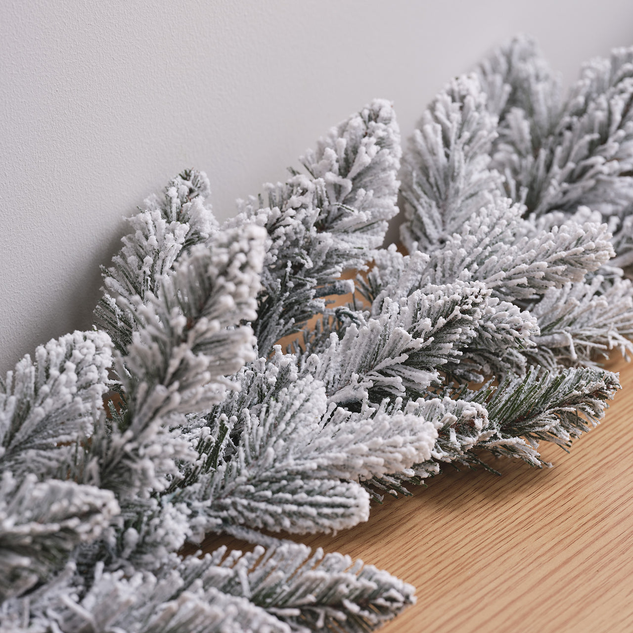 1,5m verschneite Weihnachtsgirlande mit Beleuchtung