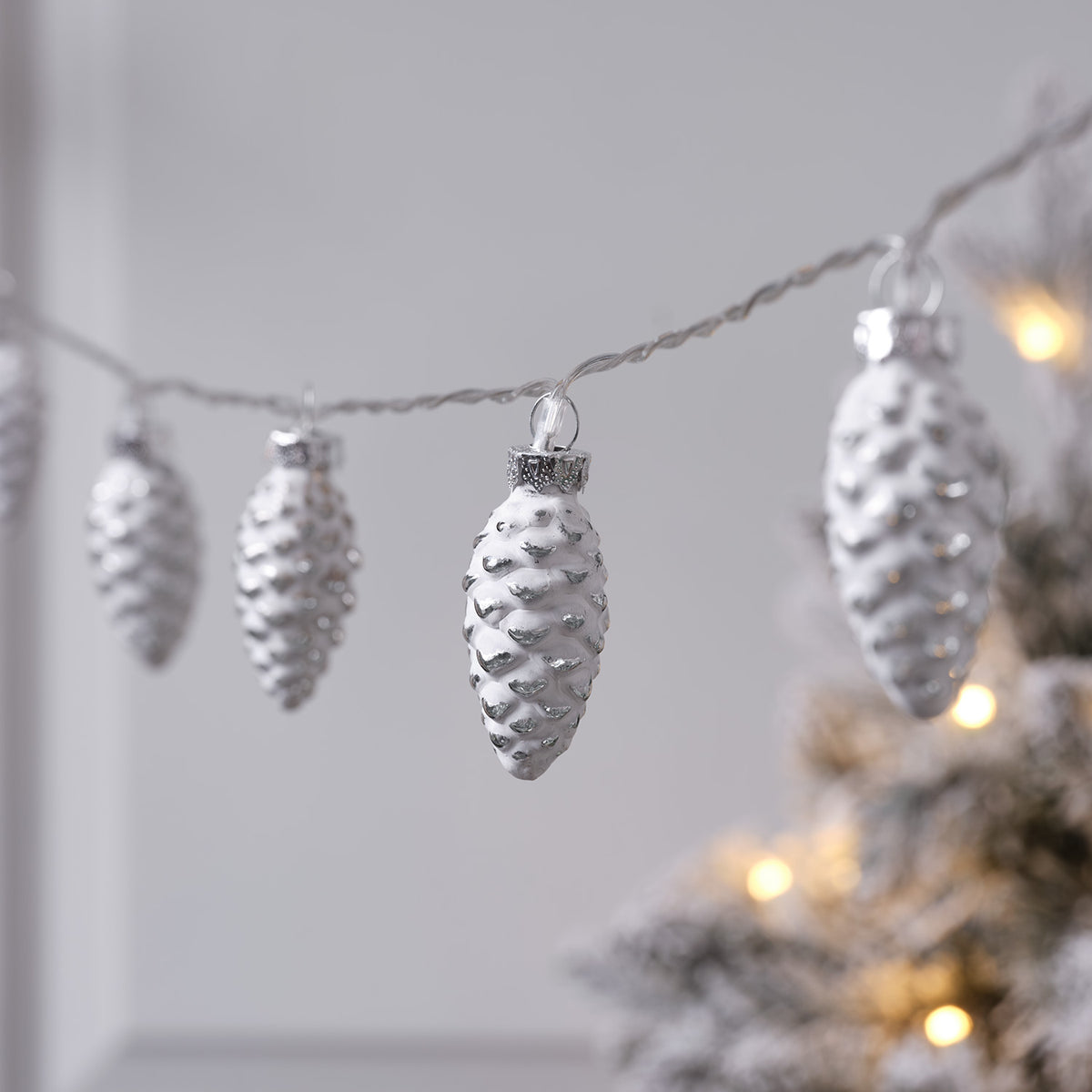 10er Weihnachtslichterkette mit Tannenzapfen