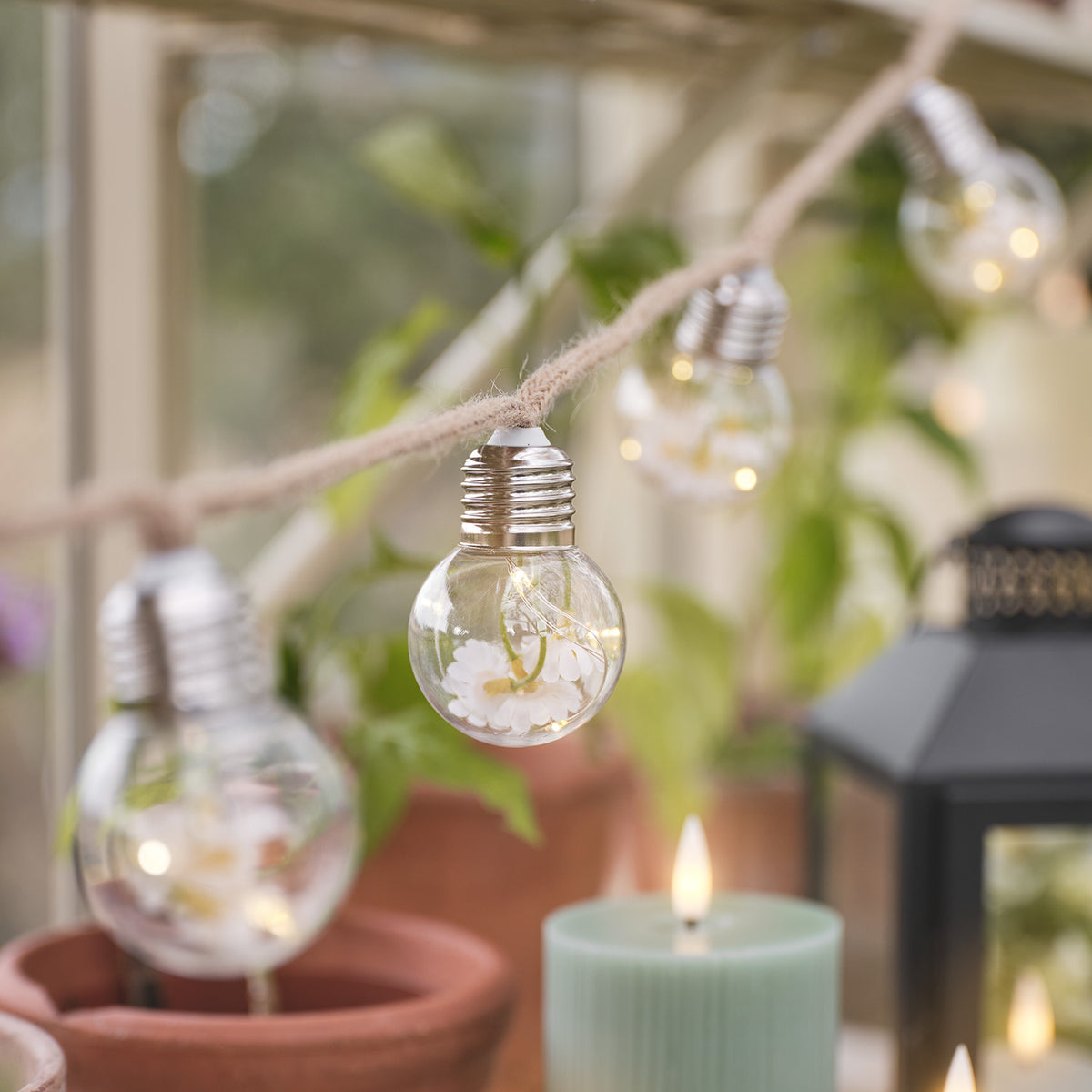 10er LED-Lichterkette mit Blumen am Juteseil mit Timer