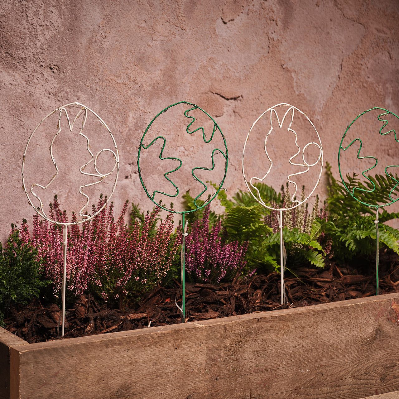 4er Set LED-Osterei-Gartenstecker mit Mikro-Lichtern in Grün & Weiß