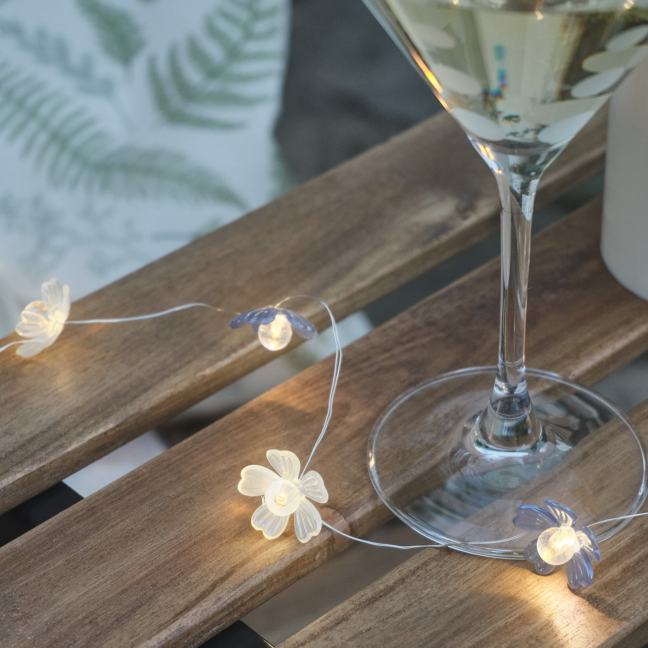 Blaue & weiße Mikro-LED-Blumenlichterkette Warmweiß mit Timer