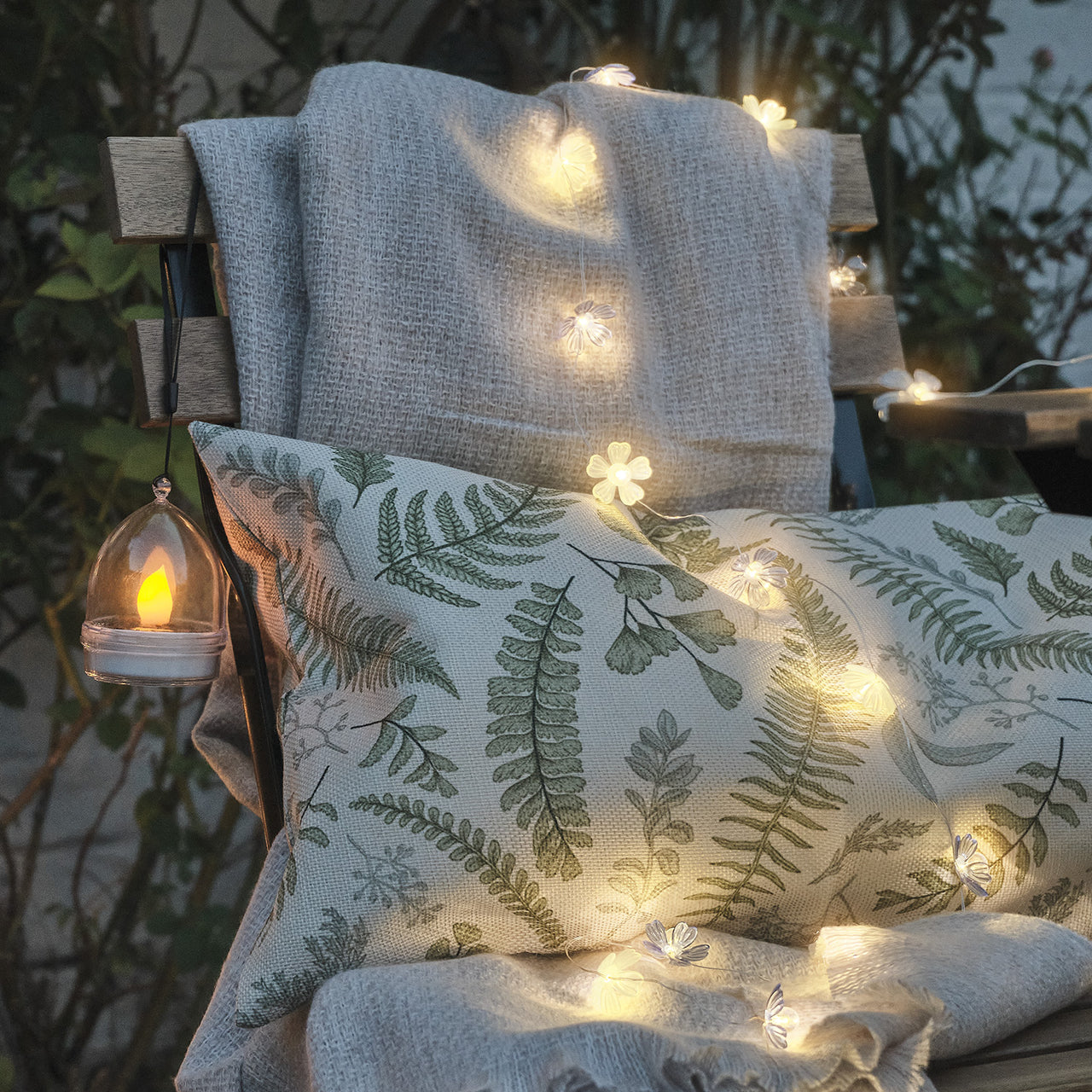 Blaue & weiße Mikro-LED-Blumenlichterkette Warmweiß mit Timer